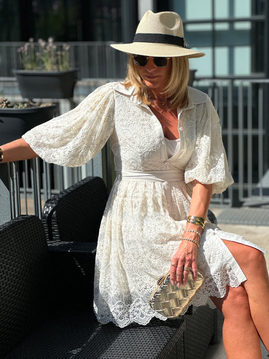 Robe manches bouffantes dentelle