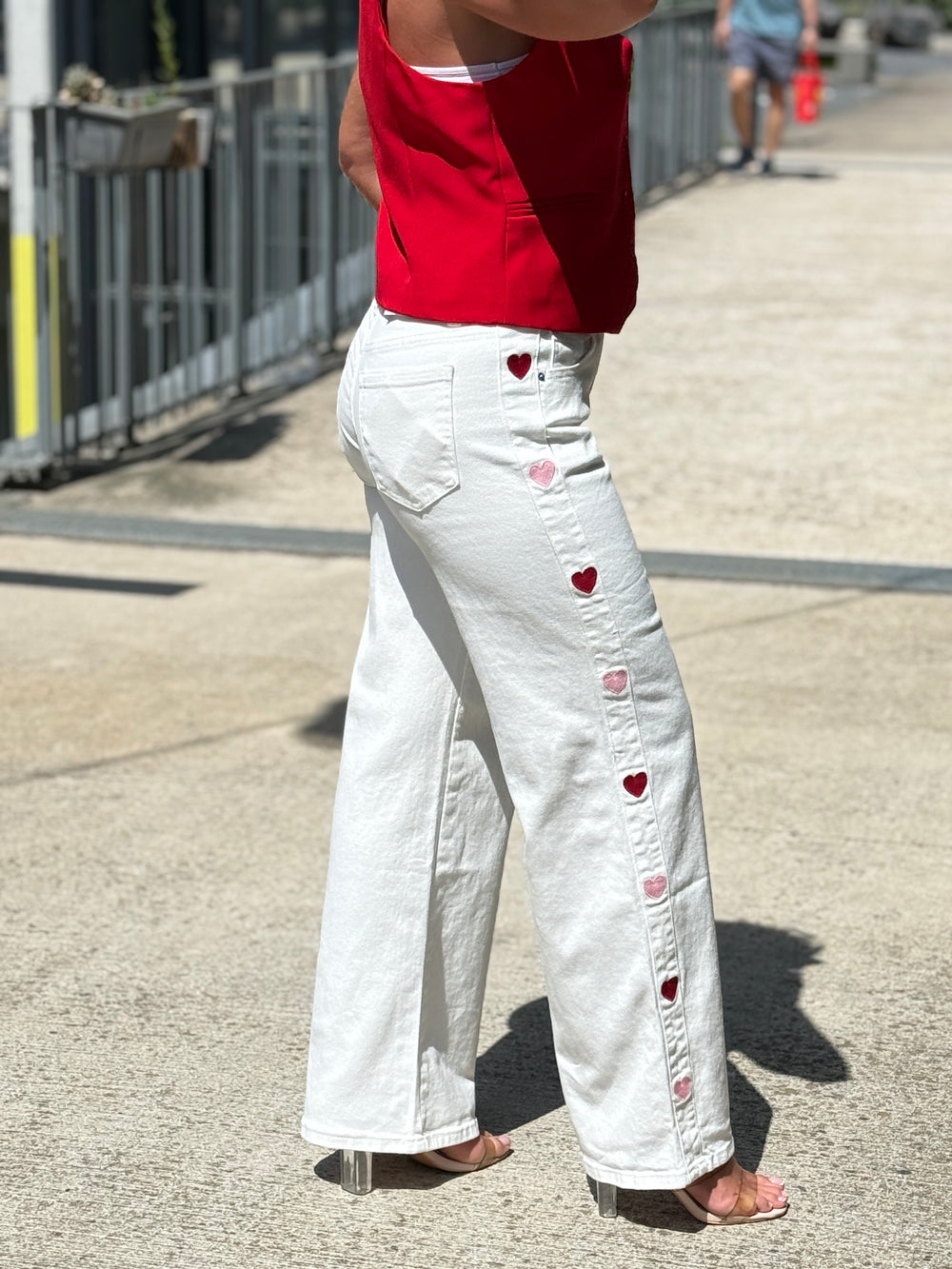 Jean blanc bandes cœurs rouge/rose 0236