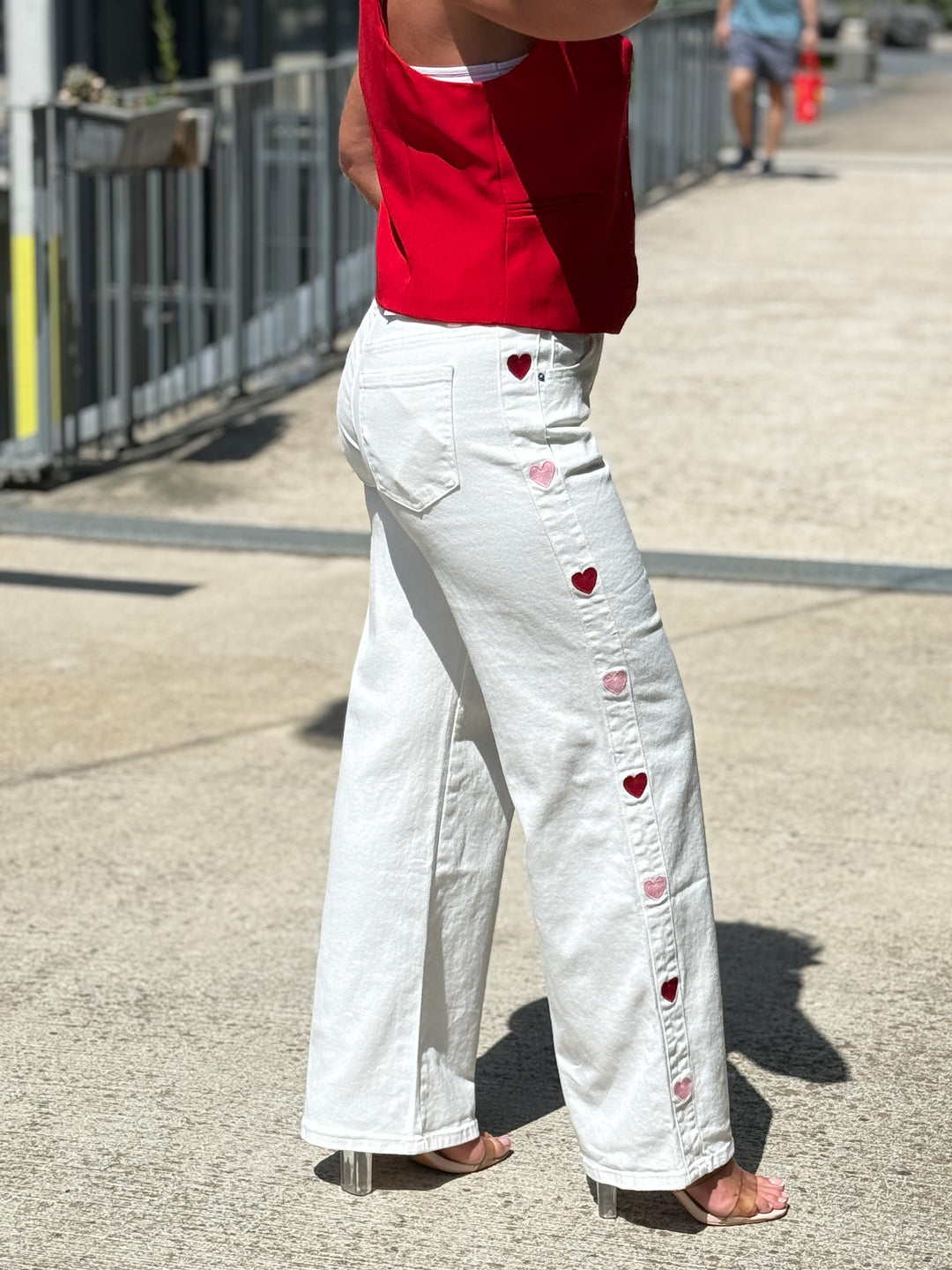 Jean blanc bandes cœurs rouge/rose 0236