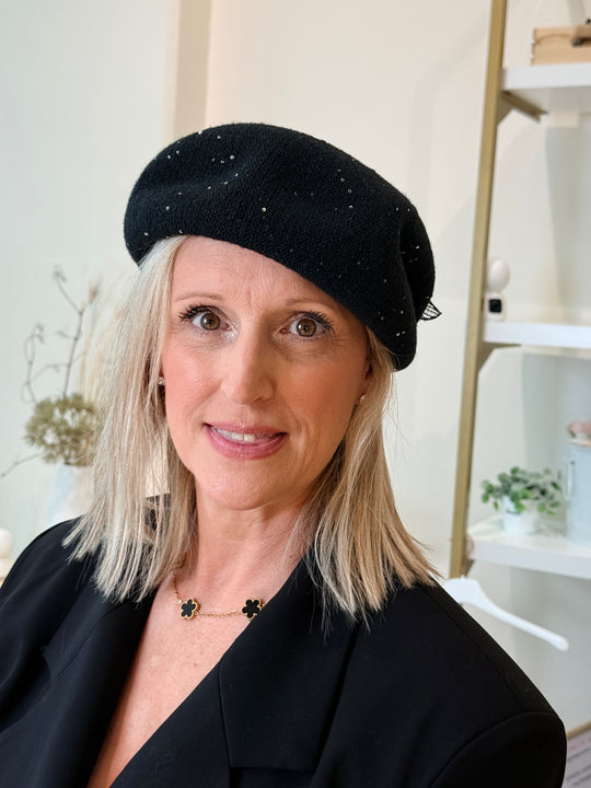Chapeau rond en laine fleuri Noir