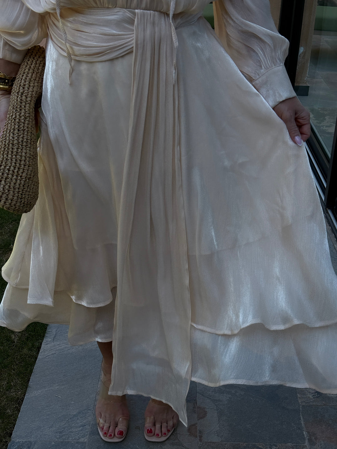 Robe satin volant beige nude