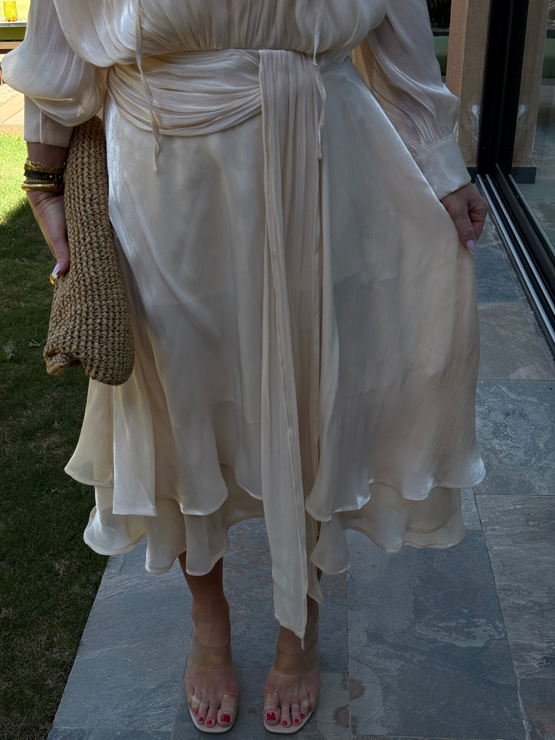 Robe satin volant beige nude