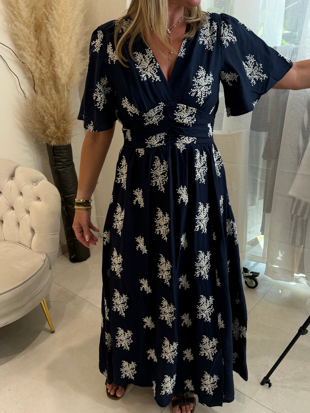 Robe long bleu marine brodé fleuri 831