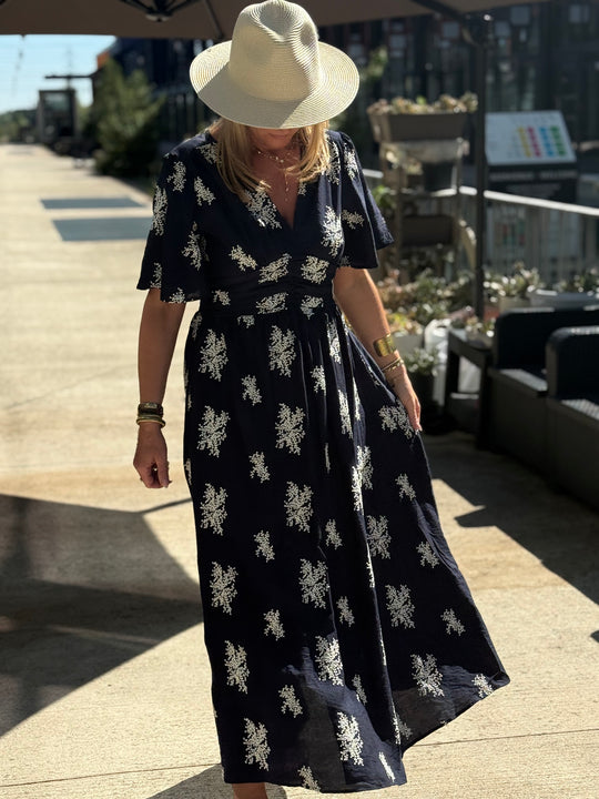 Robe long bleu marine brodé fleuri 831