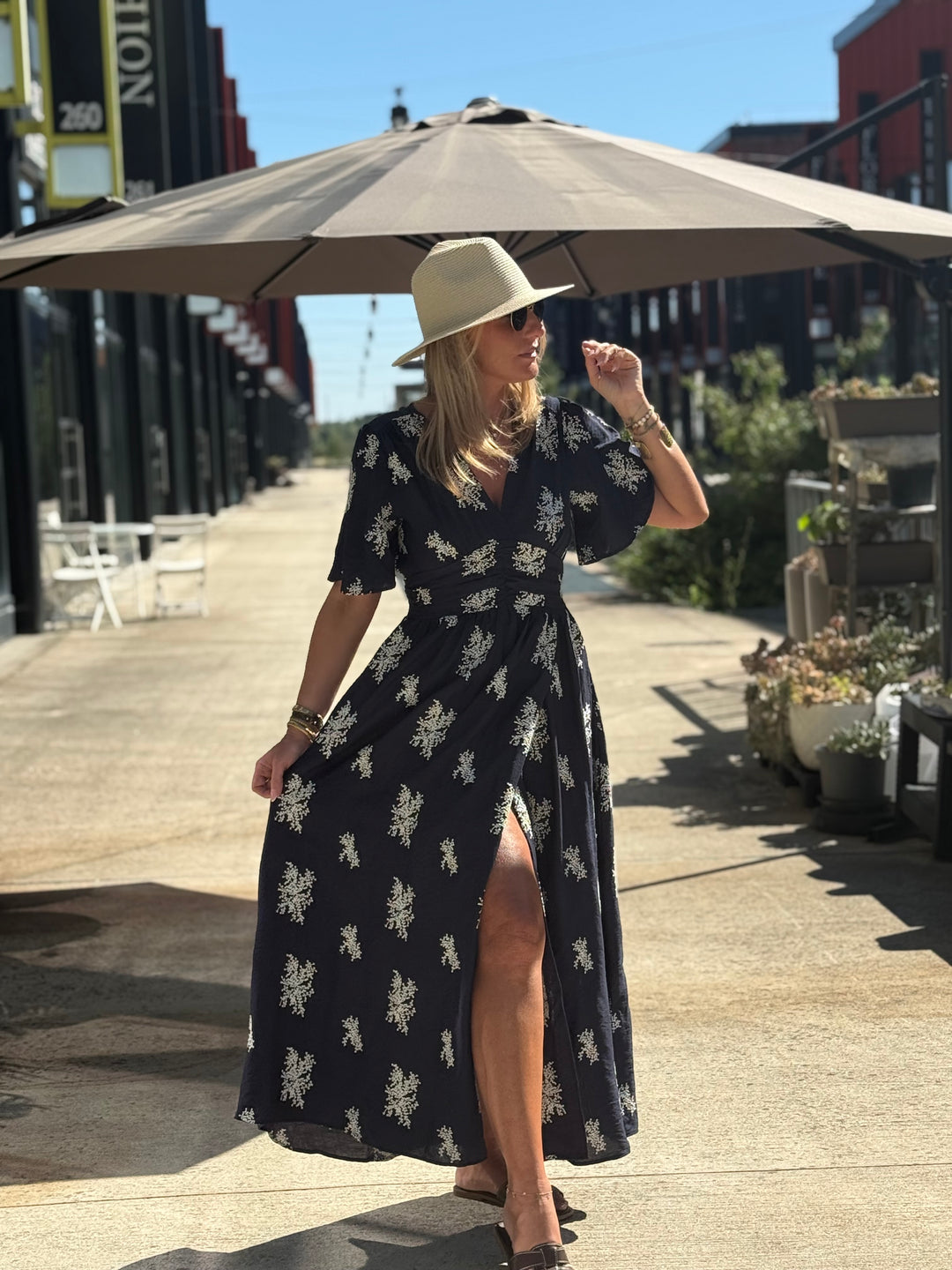 Robe long bleu marine brodé fleuri 831