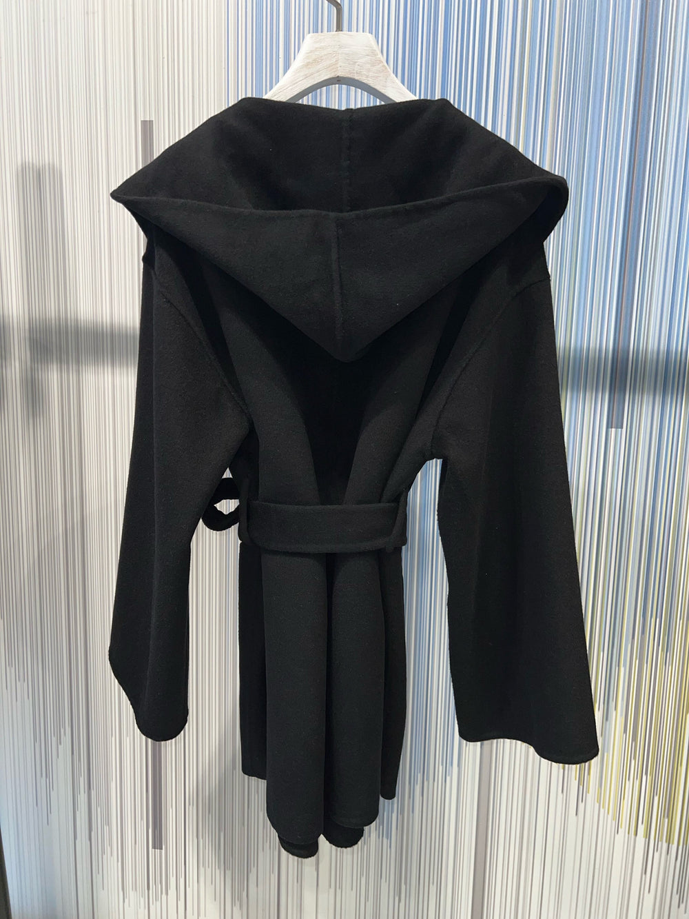 Manteau Noir attaché capuche 012 (78cm)