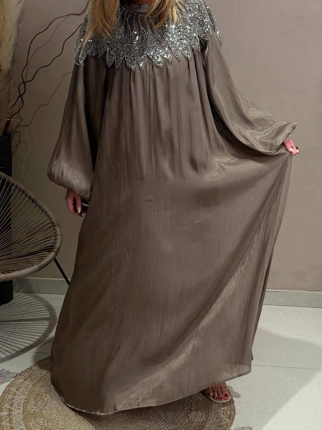 Robe abaya épaules perles Taupe 8609