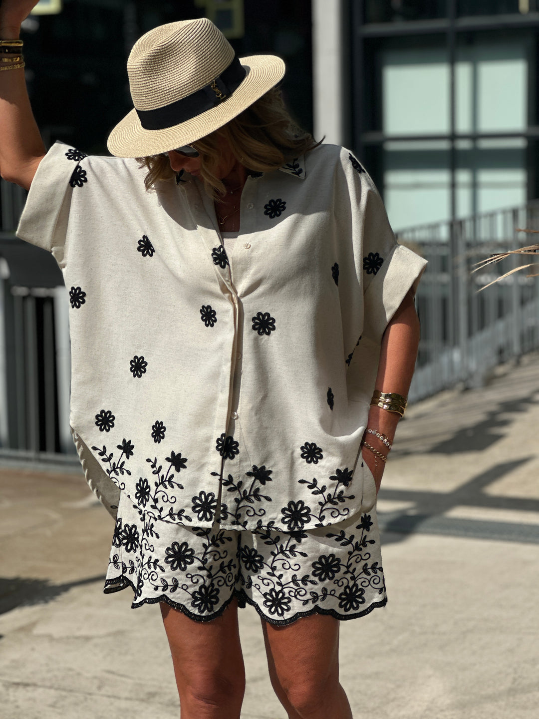 Chemise lin brodé noir C33711