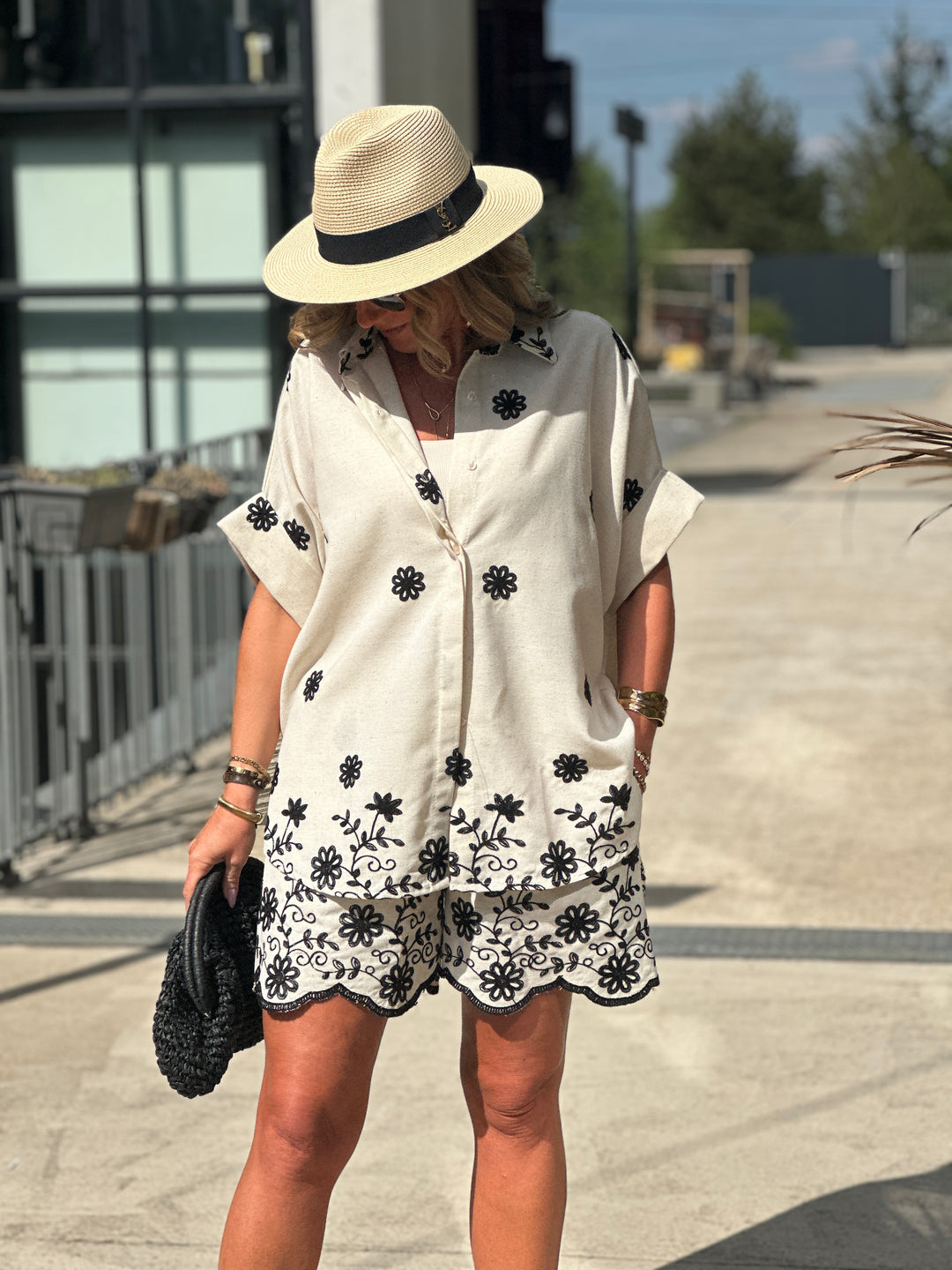 Chemise lin brodé noir C33711