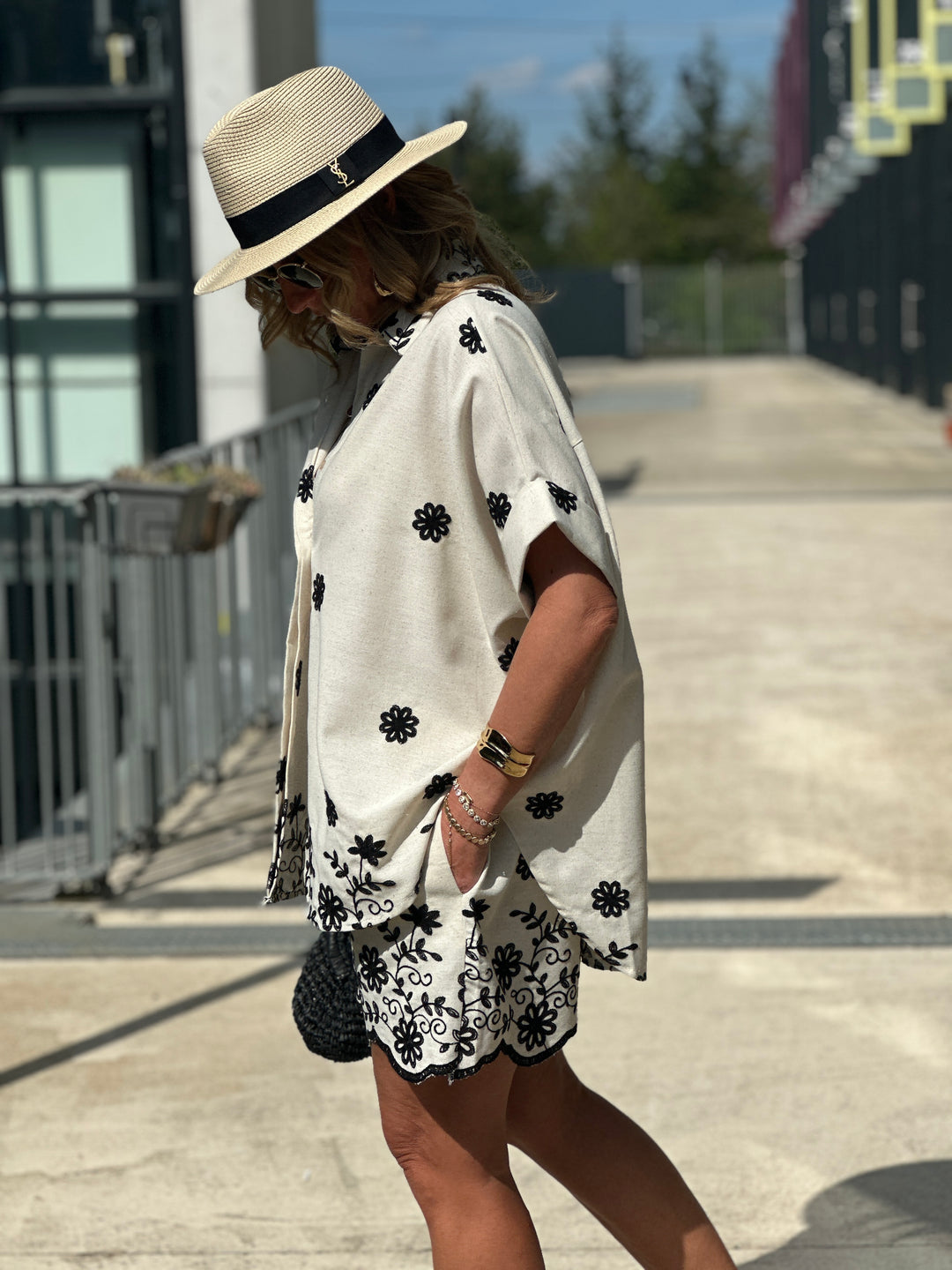 Chemise lin brodé noir C33711