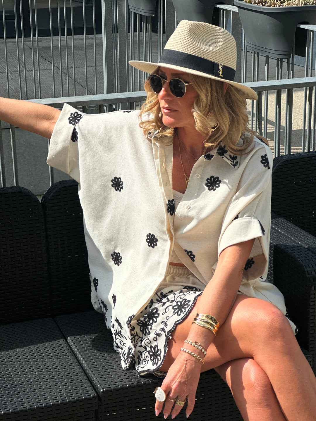 Chemise lin brodé noir C33711