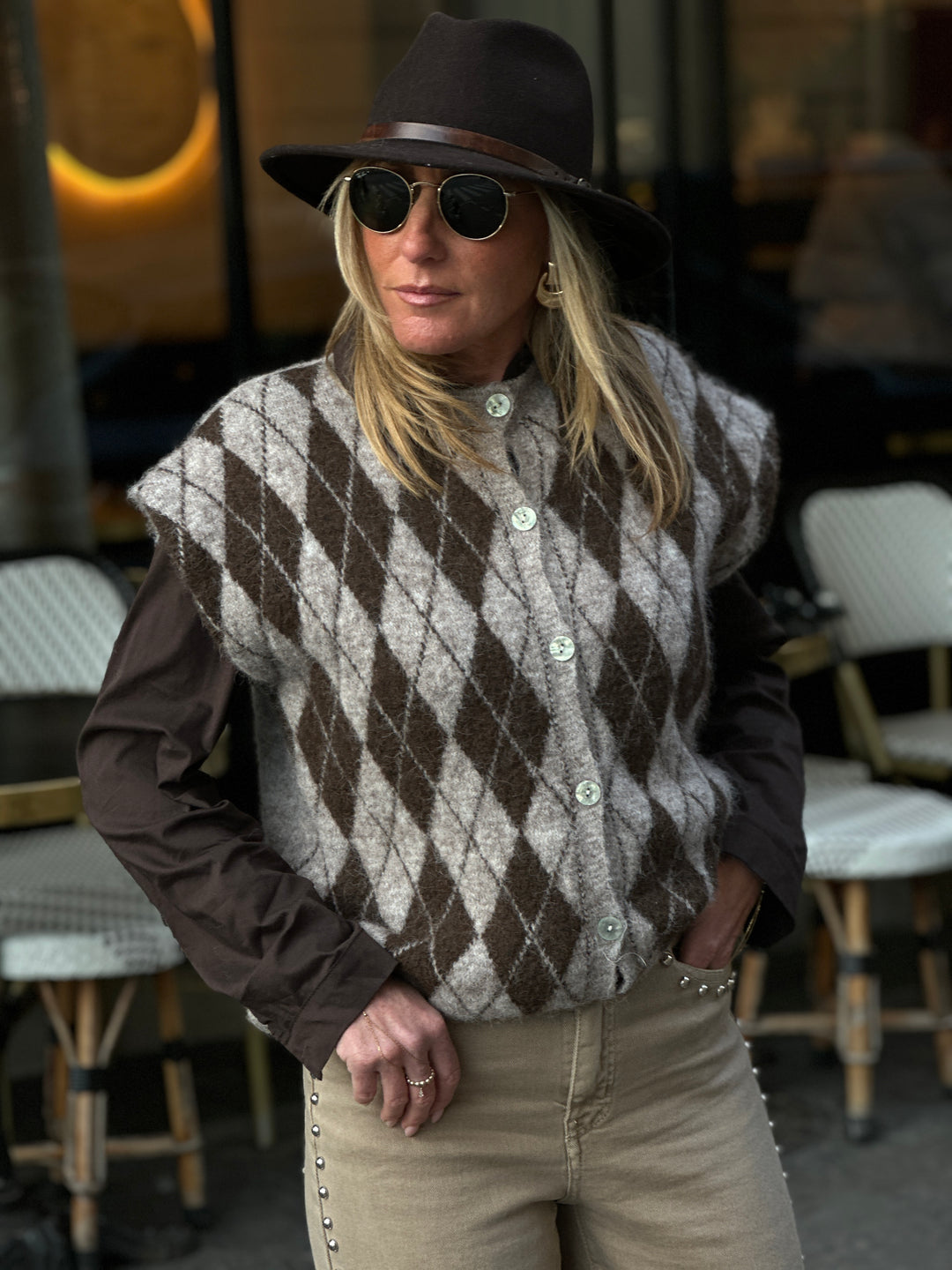 Gilet taupe/ choco arlequin dans manches 8268