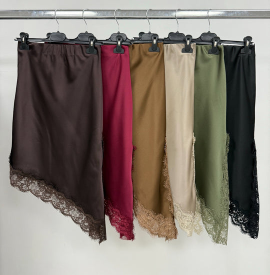 Jupe satin dentelle asymétrique