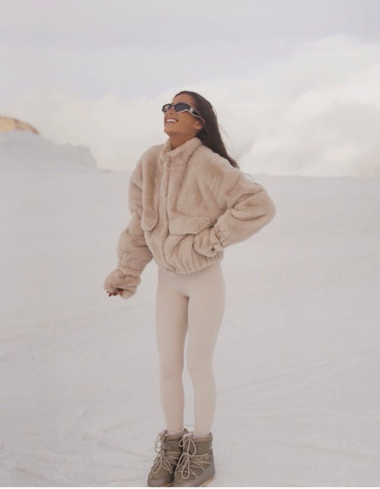 Fourrure court beige B 8796