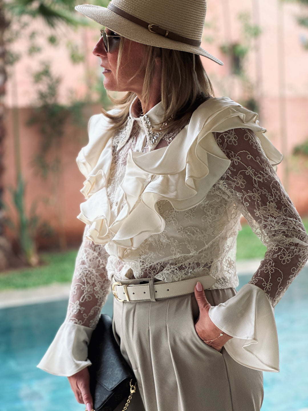Blouse beige dentelle volant/ 175005