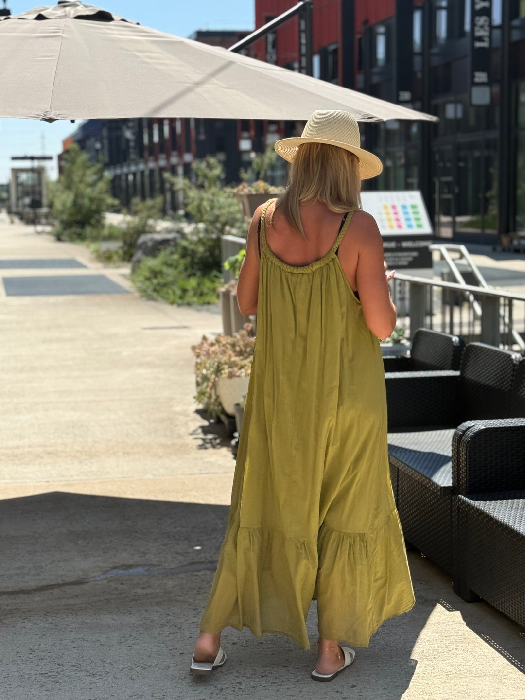 Robe longue col tressée