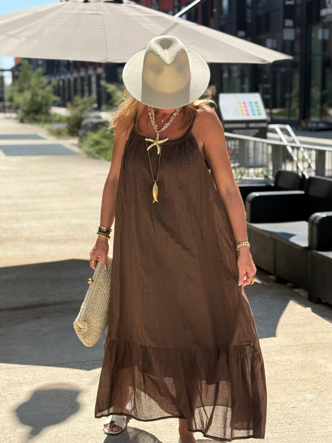 Robe longue col tressée