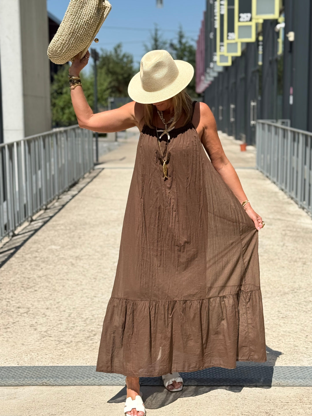Robe longue col tressée