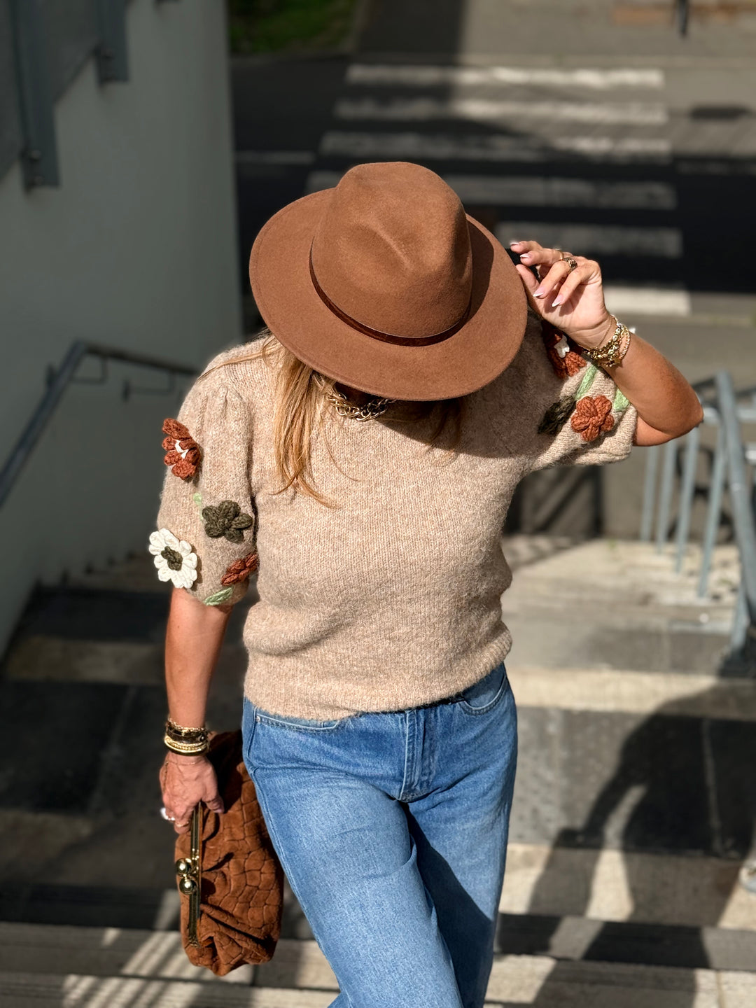 Pull épaules fleuris Camel 26683