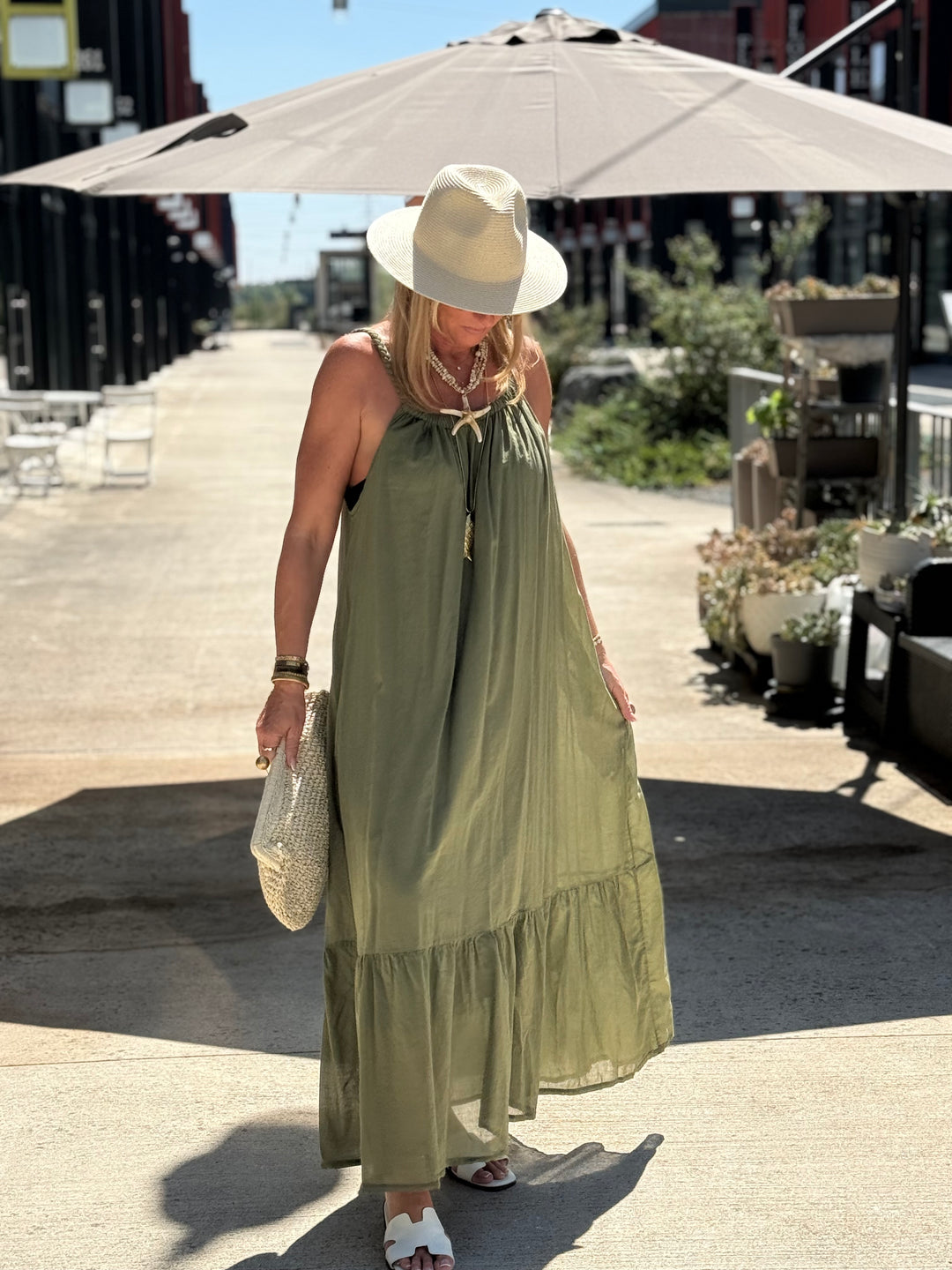 Robe longue col tressée