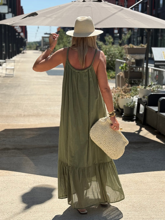 Robe longue col tressée