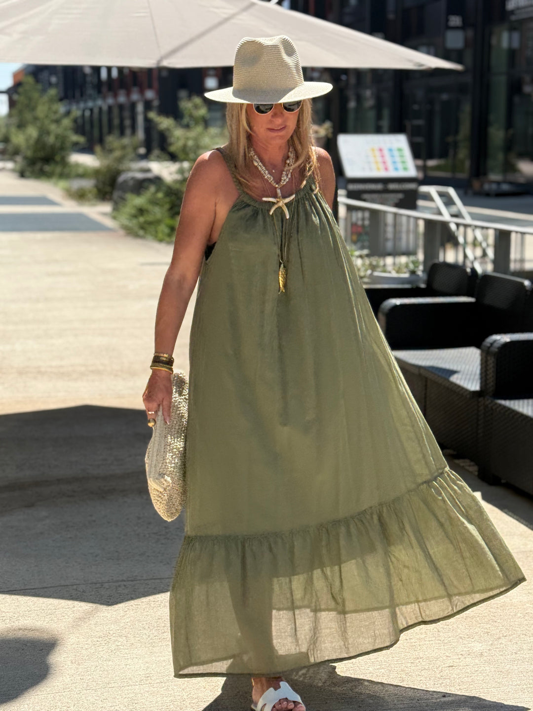 Robe longue col tressée