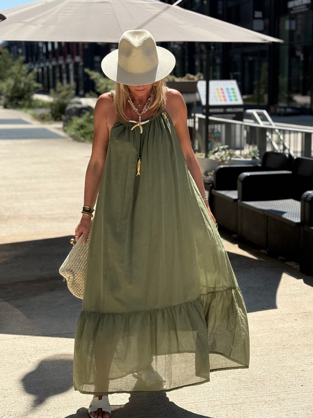 Robe longue col tressée