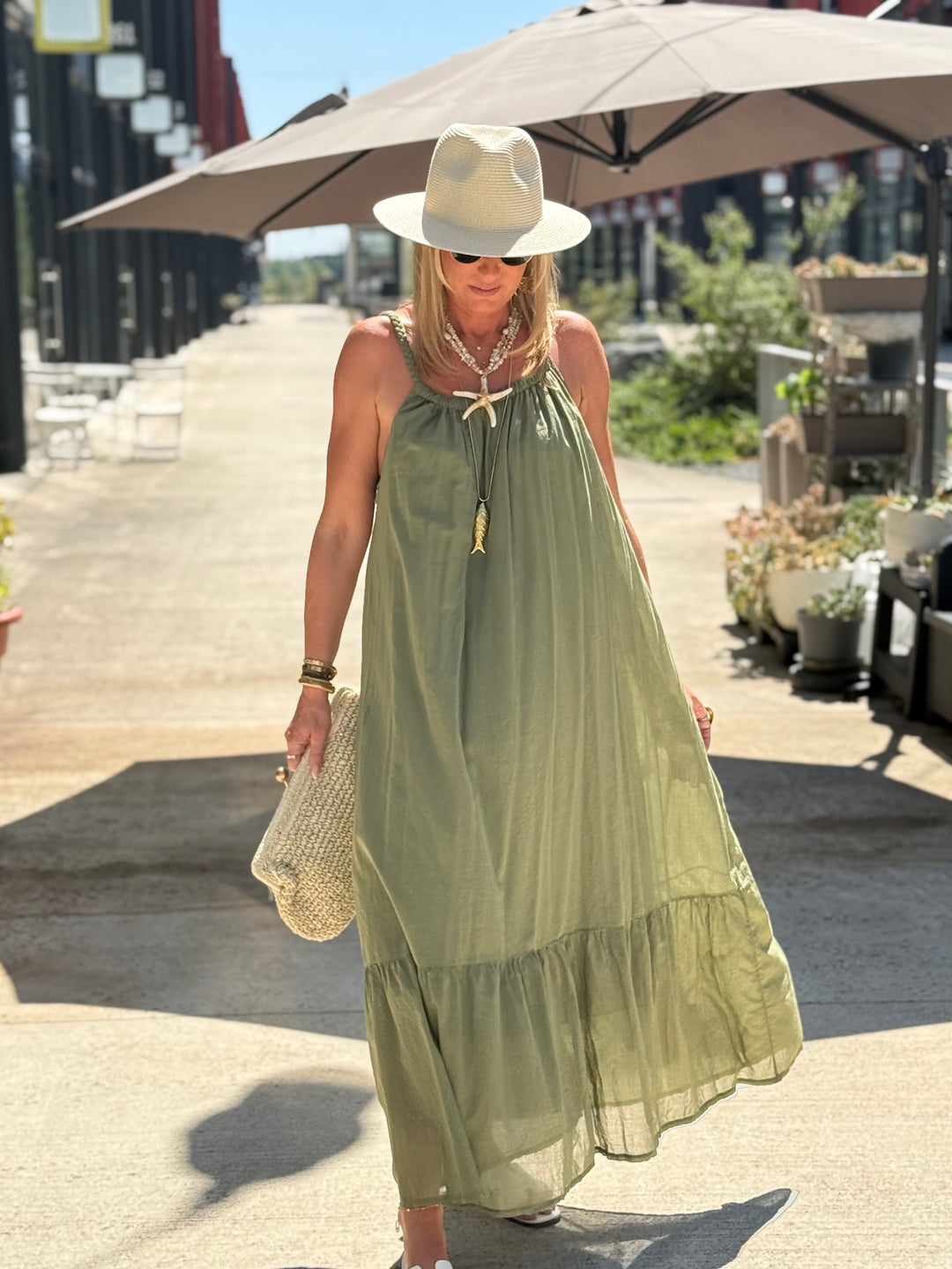 Robe longue col tressée