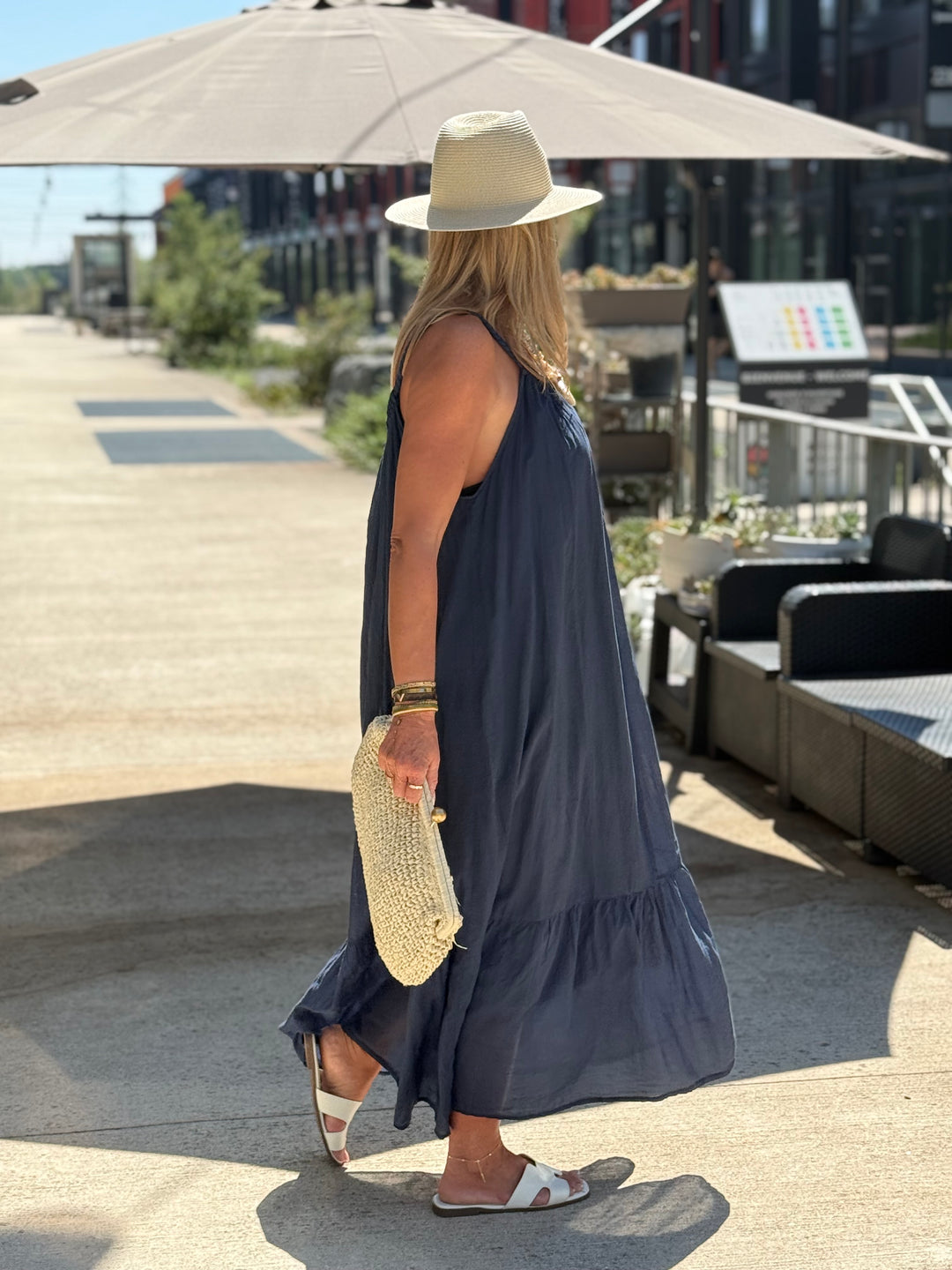 Robe longue col tressée