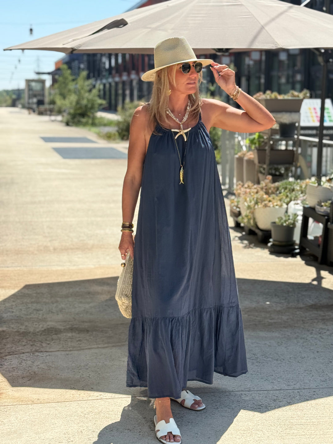 Robe longue col tressée