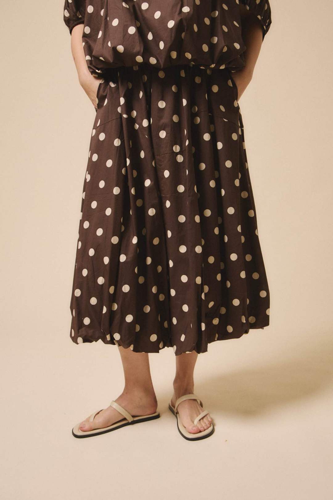 Blouse à pois marron