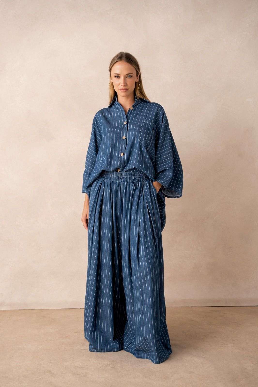 Ensemble LULU : chemise oversize et pantalon Palazzo