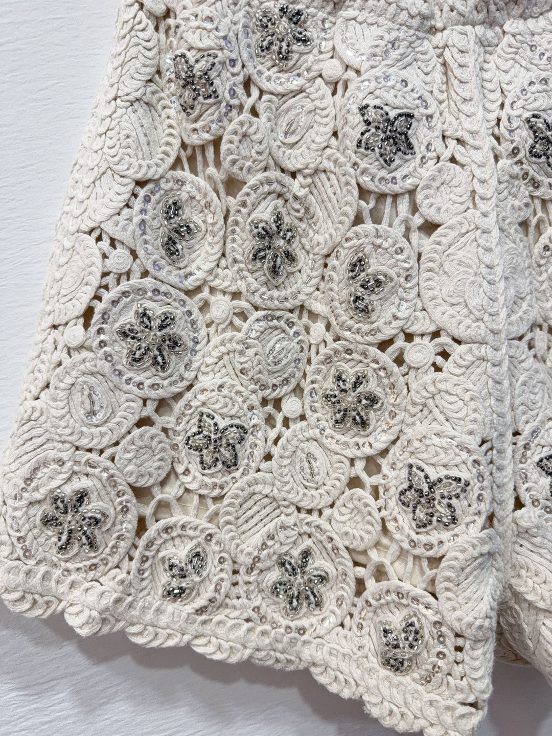 Short crochet beige sequin 3341