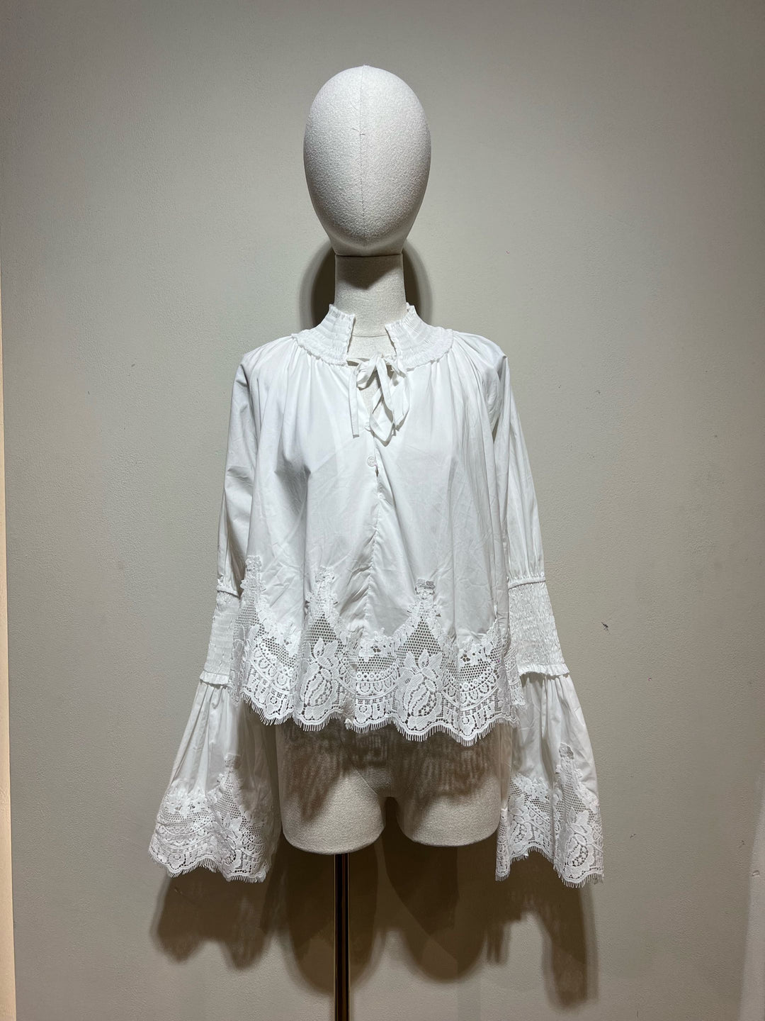 chemise manches dentelles volant 81567（précommande)