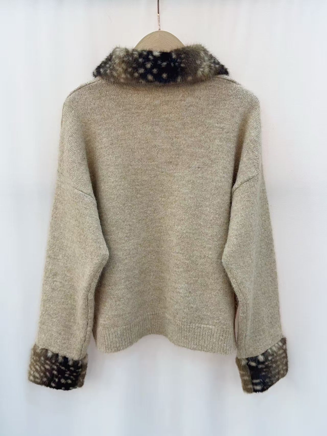 Pull gilet manchettes fourrure Bambi taupe YP2191
