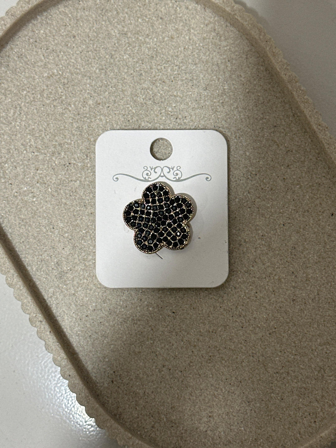Broche fleur noir strass
