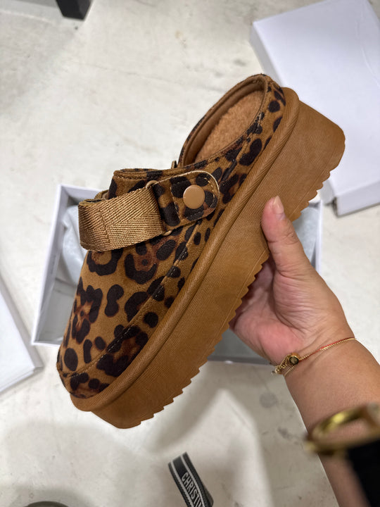 Mules leopard effet daim plateforme 17