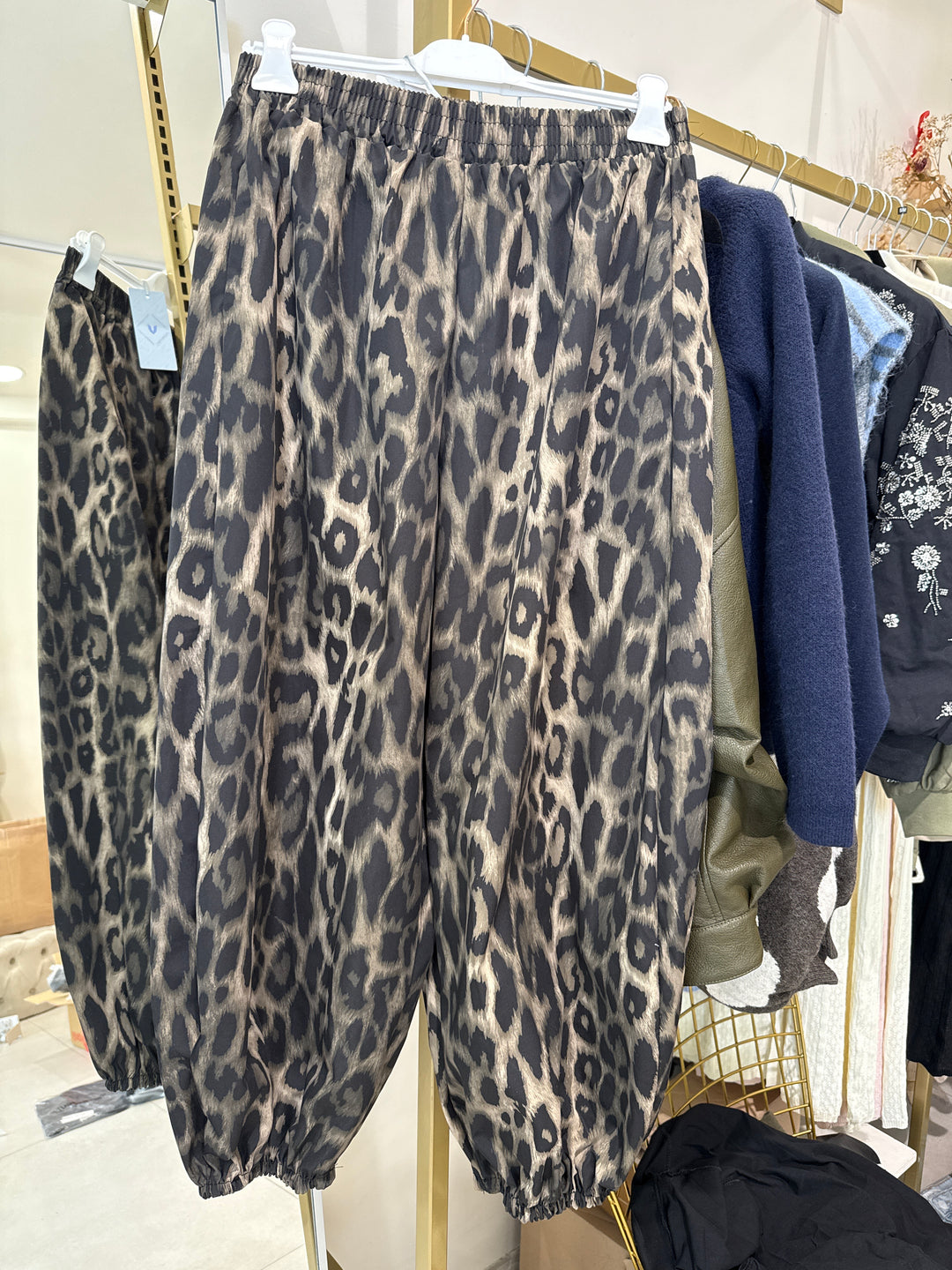 Pantalon ballon léopard kaki