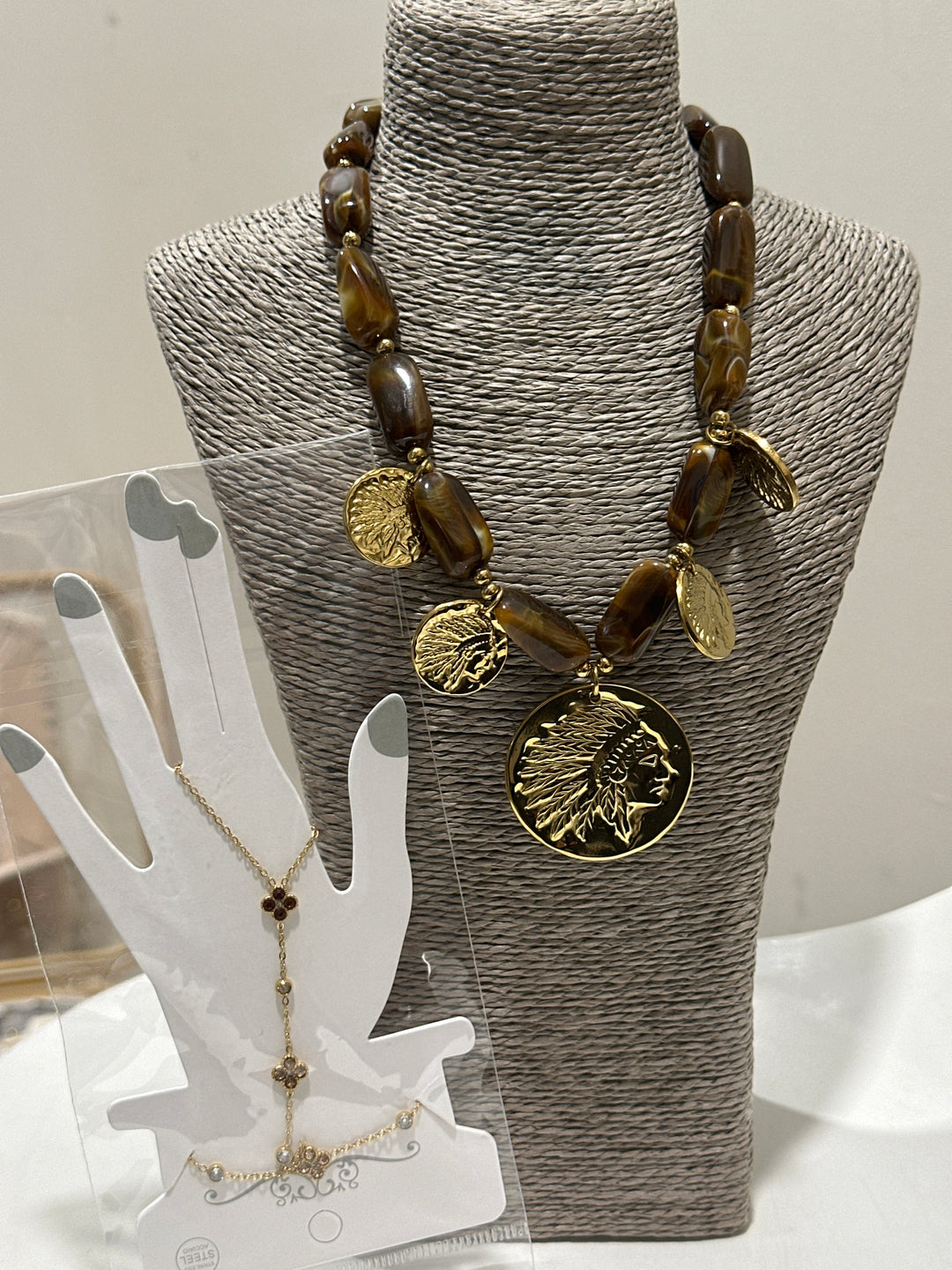 Set collier perles marron + bijou main marron