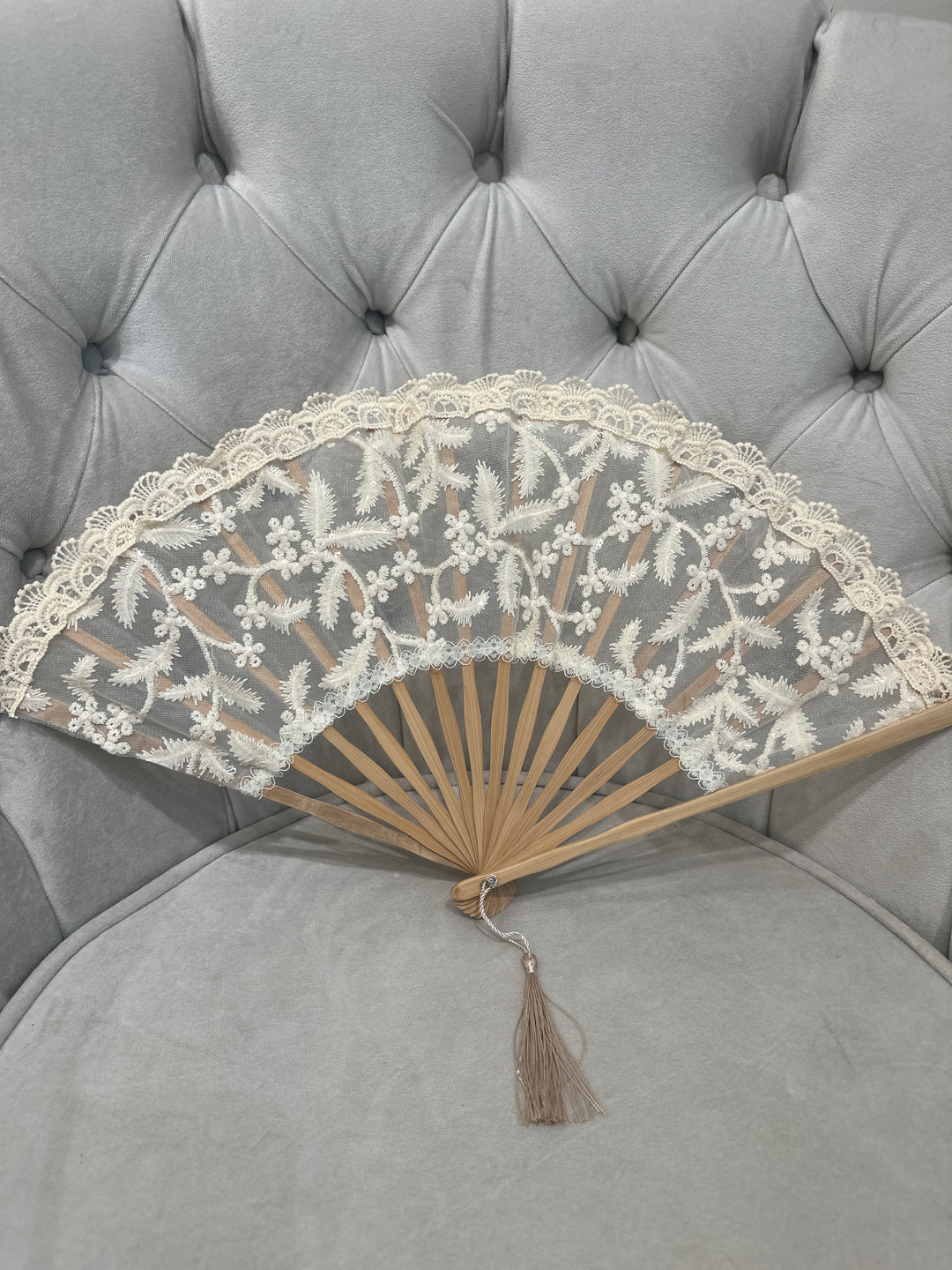 Grand éventail en bois avec dentelle et sequin BEIGE