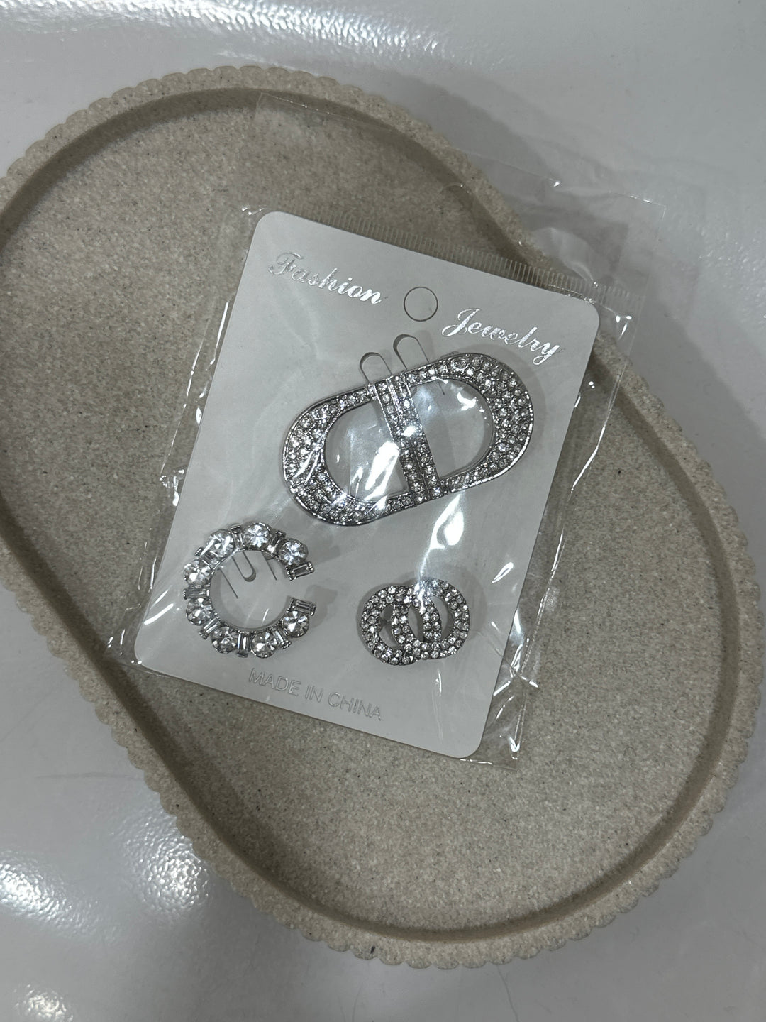 Broche N74