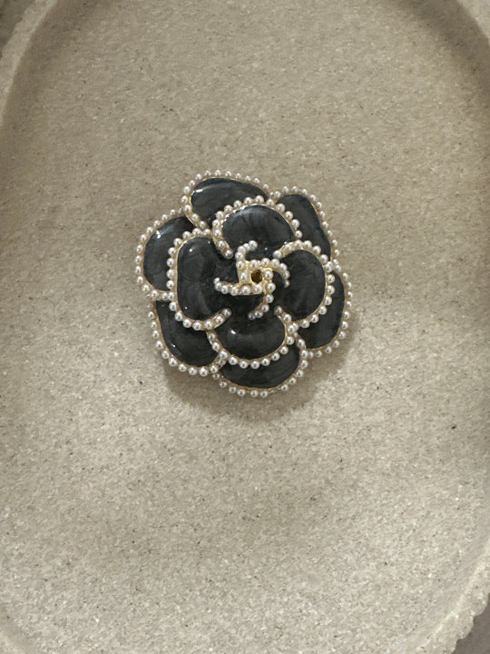 Broche fleur noir