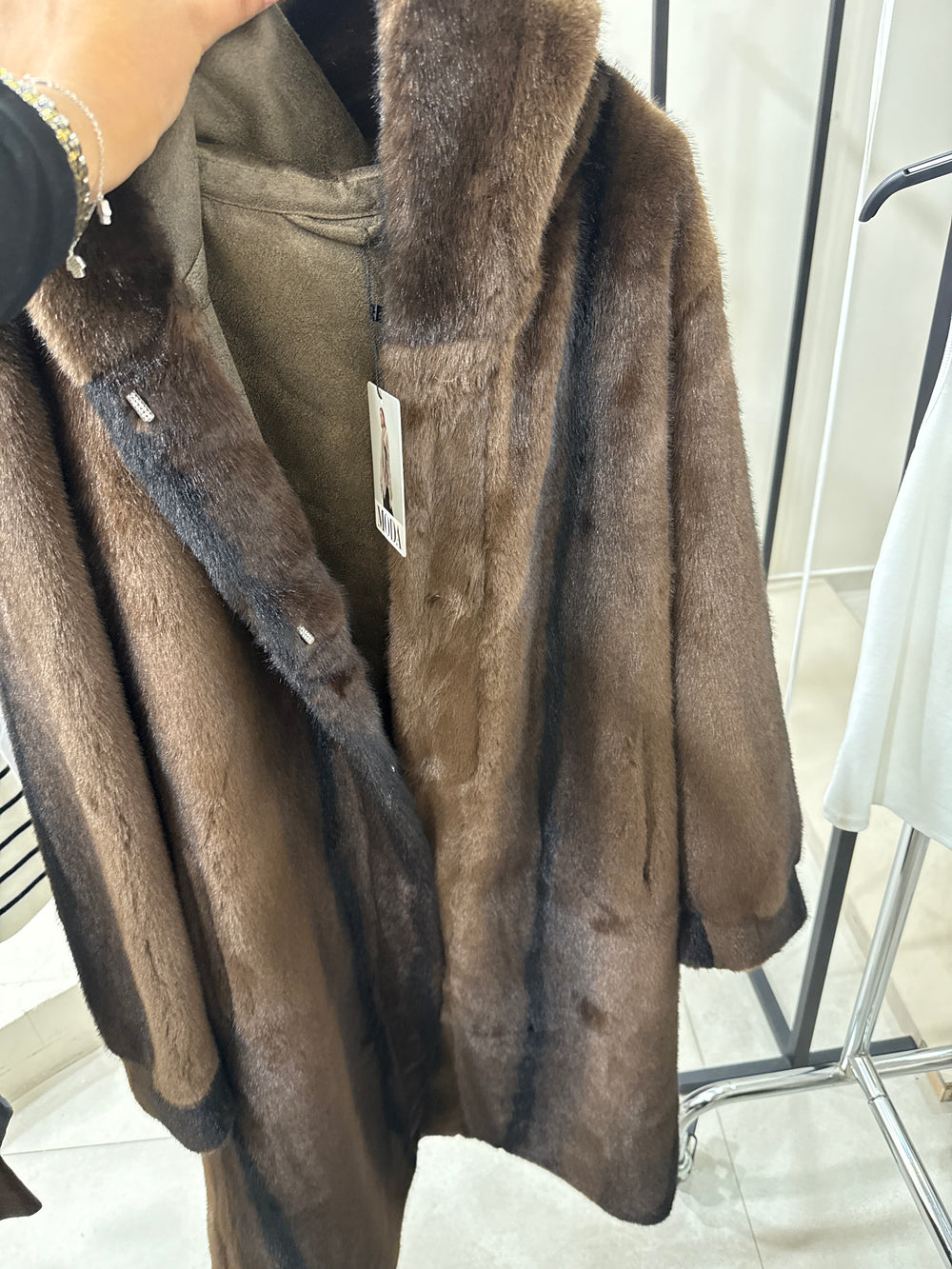 Manteau fourrure capuche marron (moda) 41042