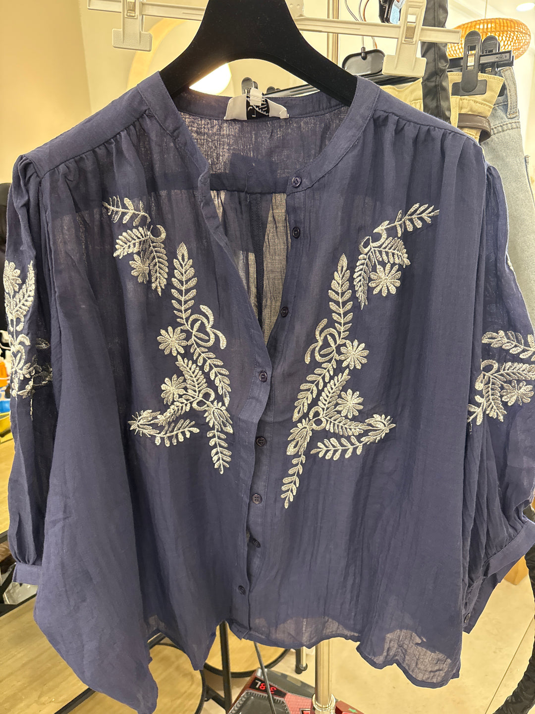 T-shirt bleu marine brodé