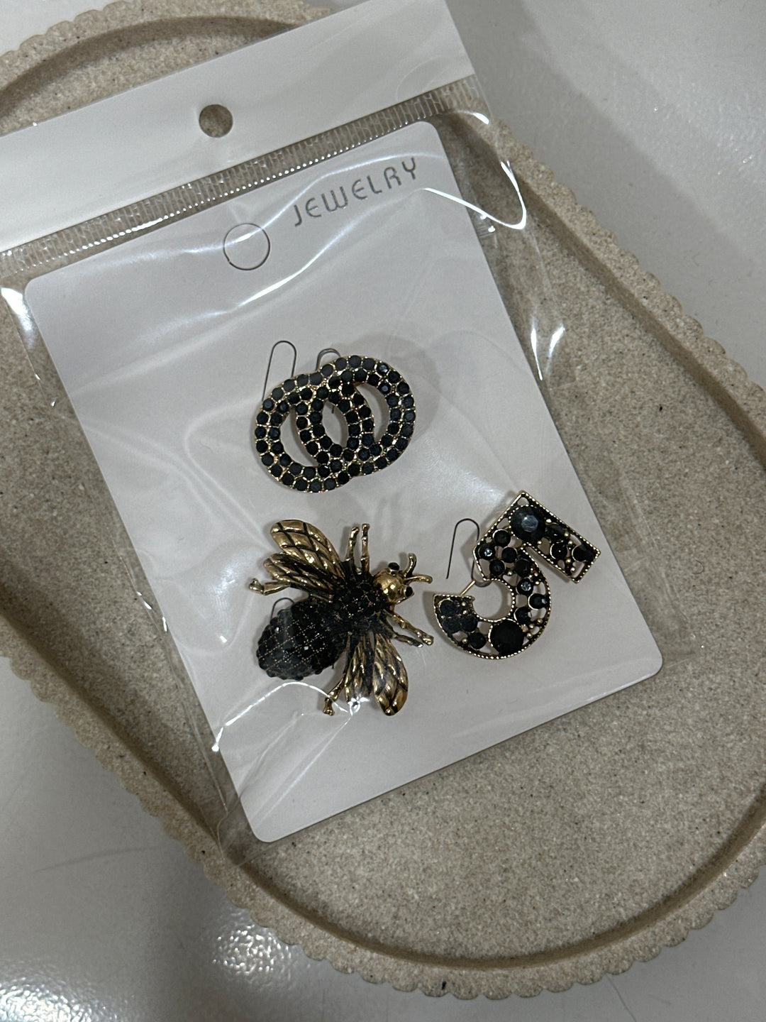 Broche N77