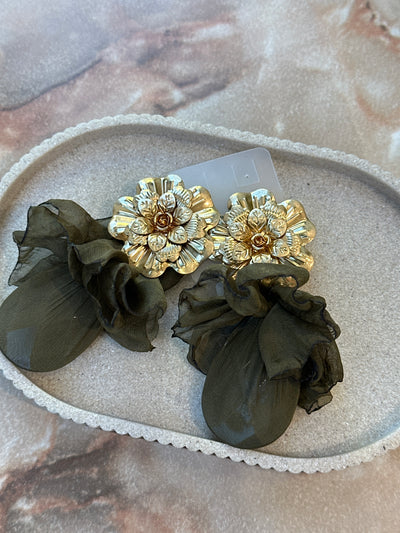 Boucle d'oreille fleur or et tissus kaki
