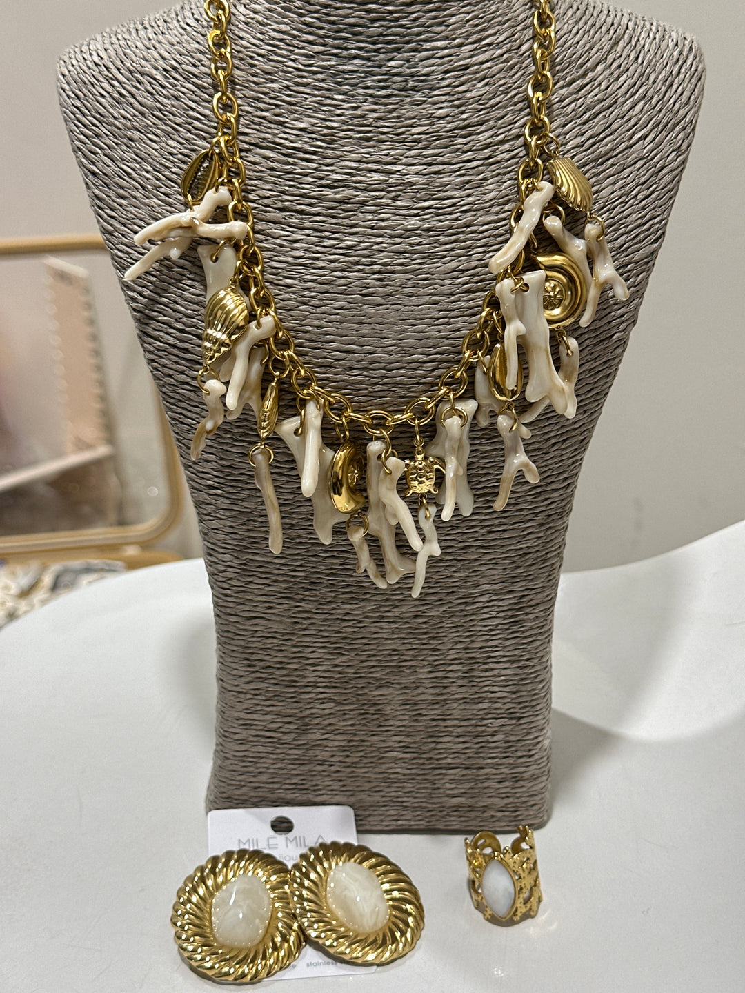 Set collier + boucles d’oreilles écru + bague écru