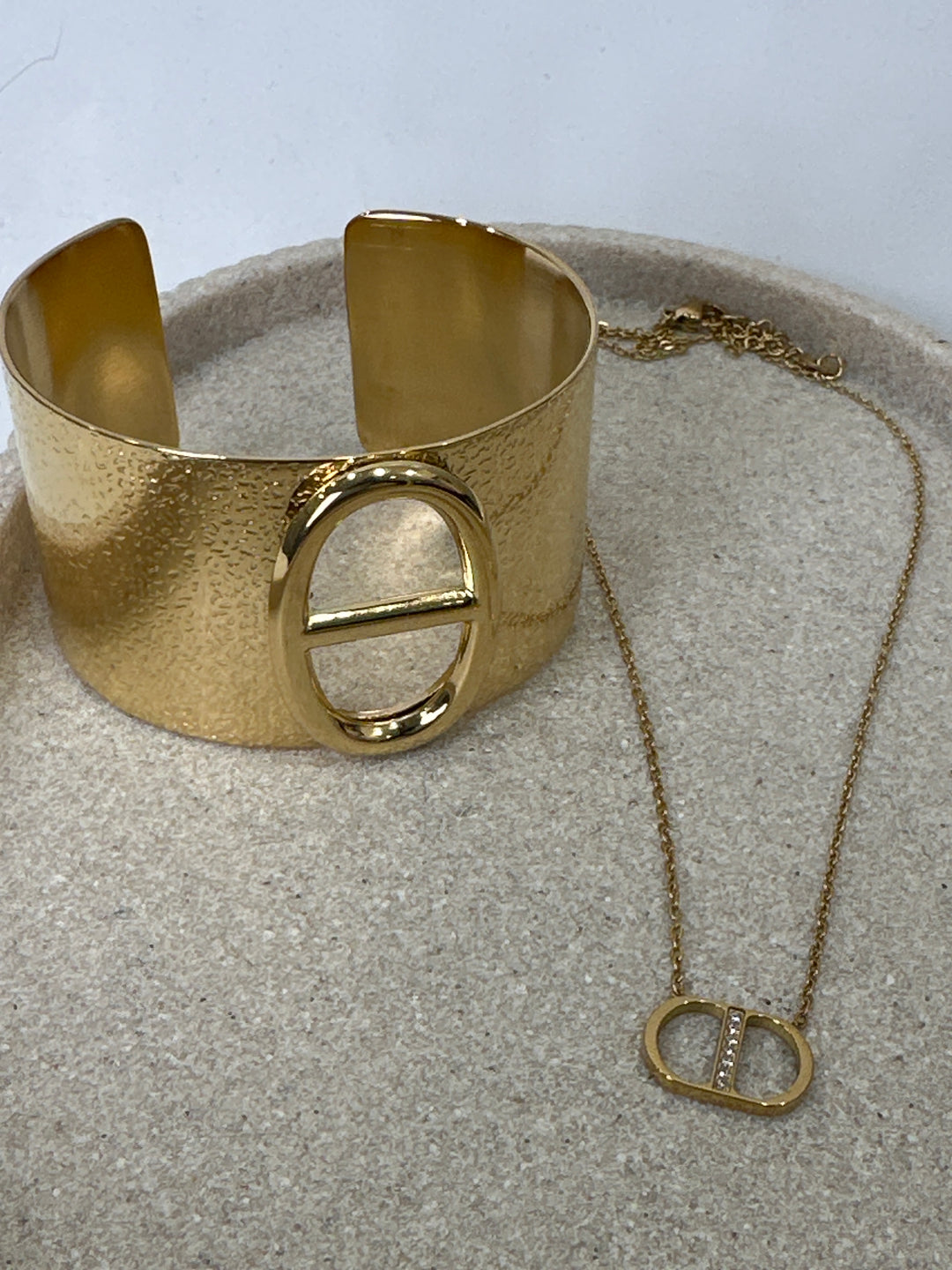 Bracelet et collier arrondi