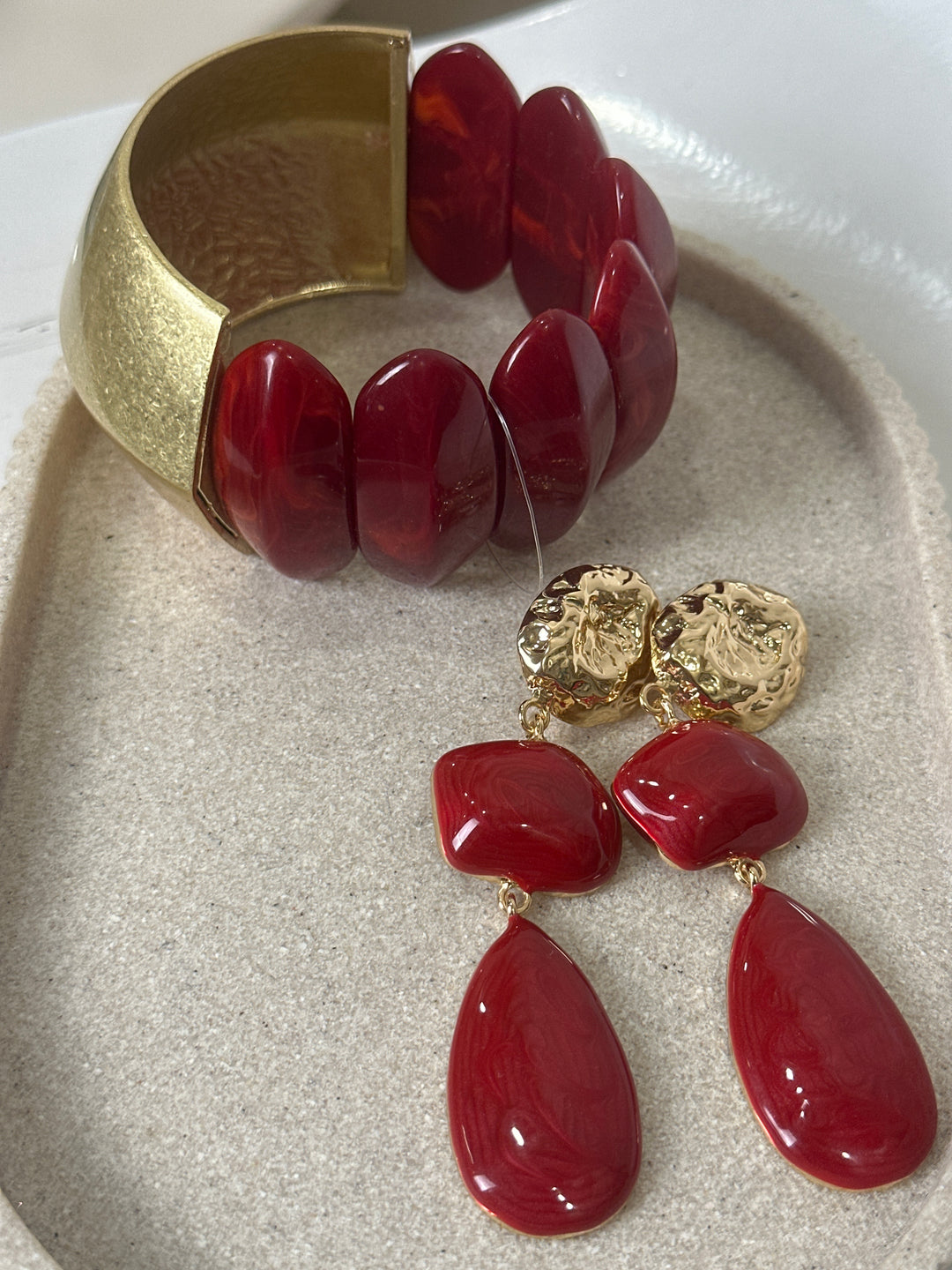 Set manchette rouge or + boucles d’oreilles rouge