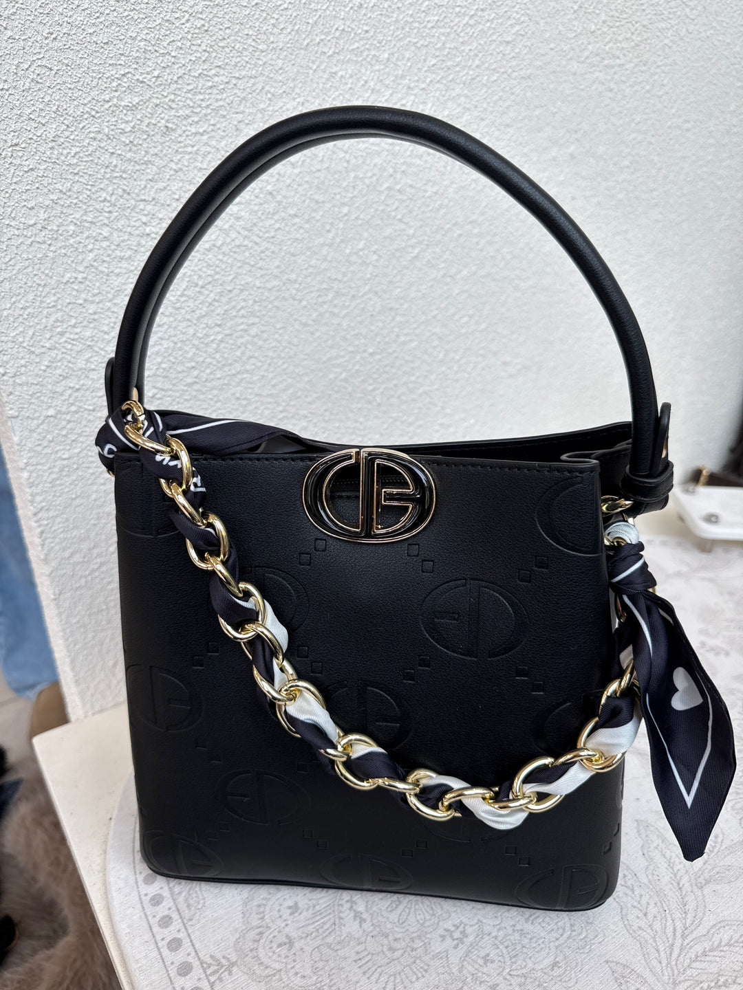 Sac sceau chaine foulard noir 1083
